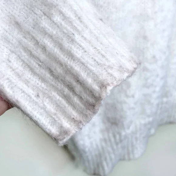 ⚡️SOLD⚡️   vintage crochet rose eyelash sweater - size small - Picture 4 of 9